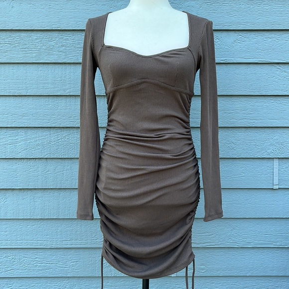 idem ditto Dresses & Skirts - Idem Ditto Cinched Bodycon Dress